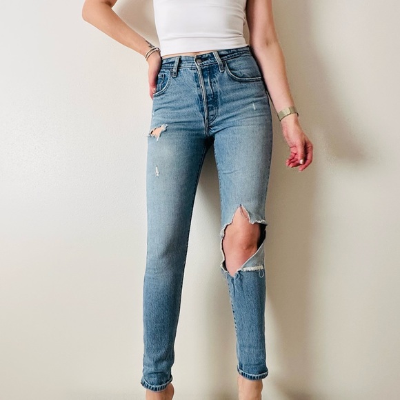 Levi’s 501 skinny jeans distressed light wash - Picture 2 of 7